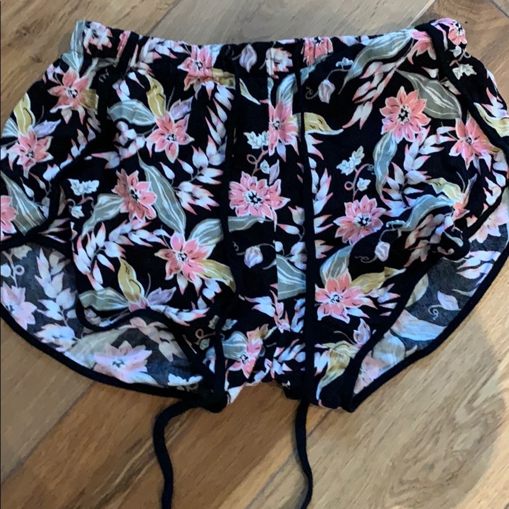 Super cute floral shorts Stella